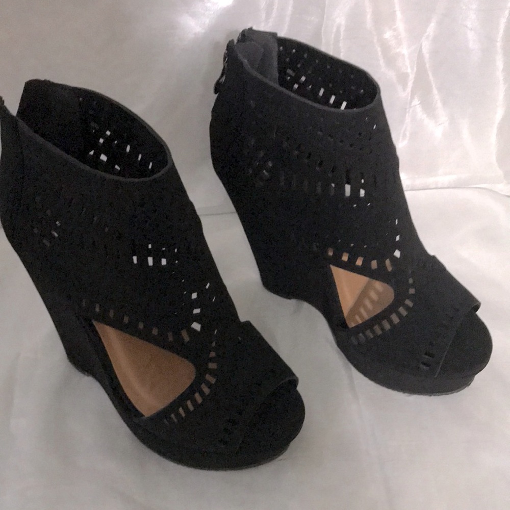 Chelsea Moreland platform wedges
